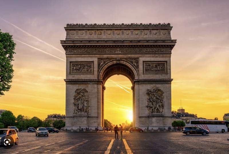 Arc de Triomphe: Simbol Kemenangan dan Kebesaran di Tengah Kota Paris