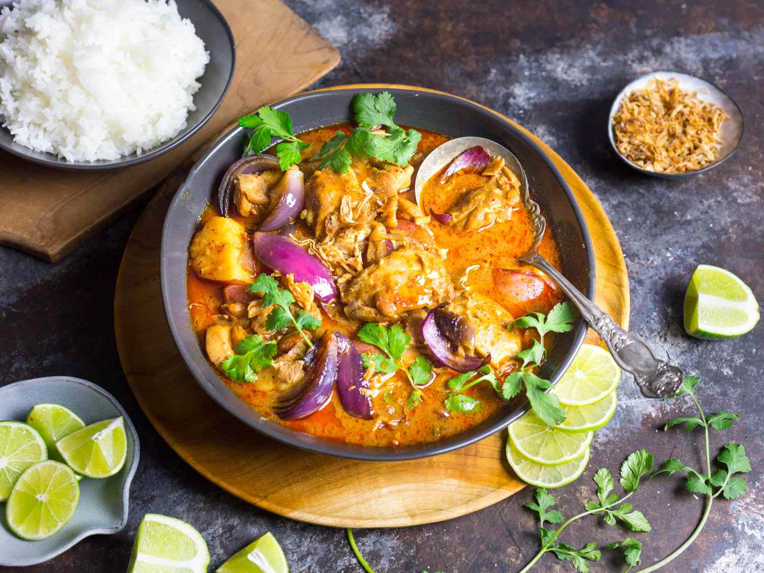 Massaman Curry: Kuliner Thailand yang Kaya Aroma - Sajikan Hidangan yang Menggugah Selera di Meja Makan Anda