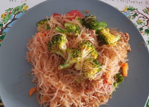 Lezatnya bihun goreng brokoli dengan sayuran segar dan bumbu yang menggugah selera