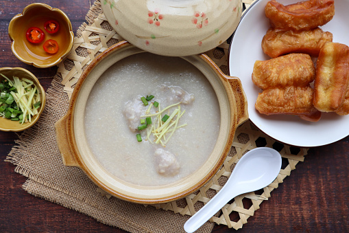Bubur Babi Cincang: Congee Gurih Ini Tetap Menjadi Raja Comfort Food Asia