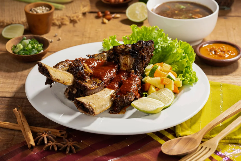 Konro Bakar Makassar: Sensasi Iga Sapi Pedas yang Menggoda Selera 2026