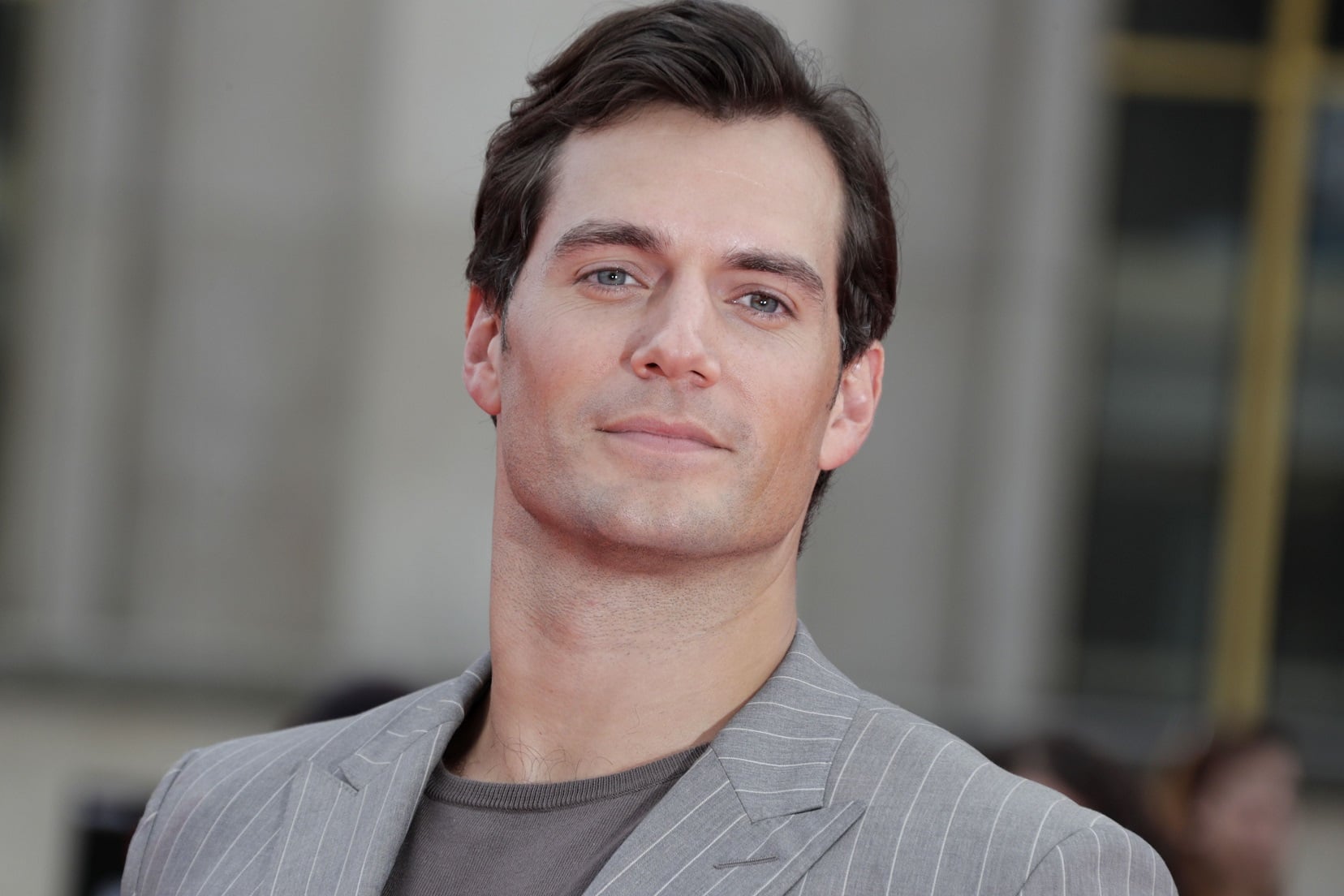 Pesona Henry Cavill: Sang Aktor Ikonik di Balik Layar Lebar 2026