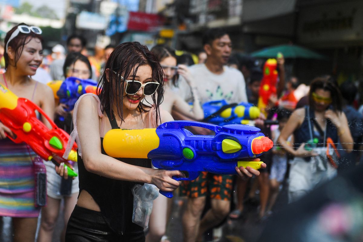 Meriahnya Songkran di Thailand