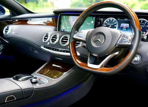 Interior mobil mewah