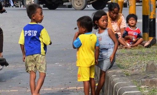 Pengemis Penuhi Trotoar Jakarta