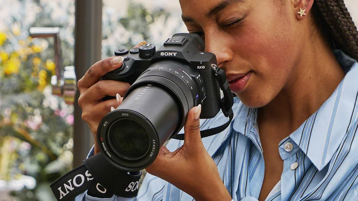 Sony RX10 V Resmi di Indonesia, Kamera Superzoom Baru yang Bikin Fotografi Jarak Jauh Makin Seru